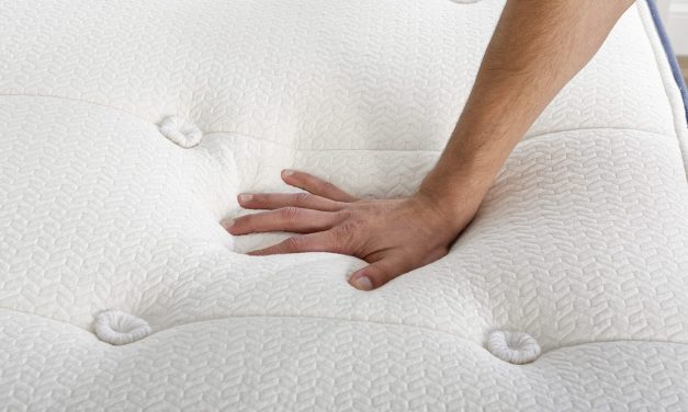 The cover of the My Green Mattress - Natural Esape is made of organic cotton that is certified by GOTS (Global Organic Textile Standard). The cover is button tufted by hand. The tufting ensures that all the layers stay in place.